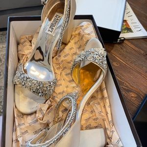 Badgley Mischka ivory satin size 8